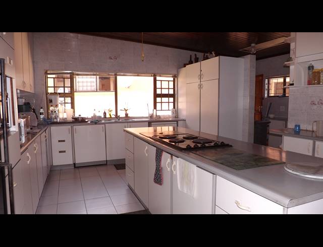 6 BEDROOM HOUSE FOR SALE IN MEREWENT